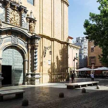 Pasaje De Giles Con Garaje サラゴサ